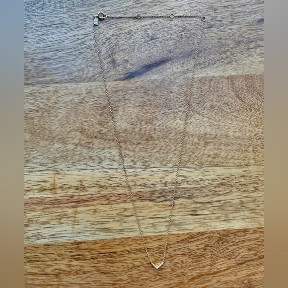 EF COLLECTION: DIAMOND MINI CHEVRON NECKLACE (14k gold) - Picture 2 of 7